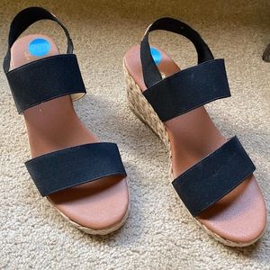 Tommy Bahama wedge sandals size 7 1/2 black